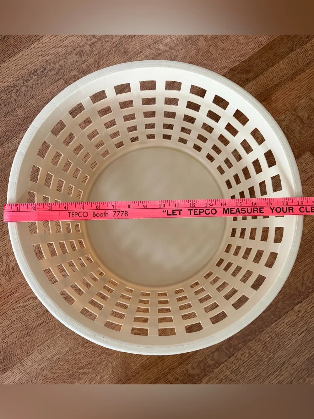Vintage Rubbermaid Round Roughneck Basketweave Laundry Basket 2966 Almond Beige